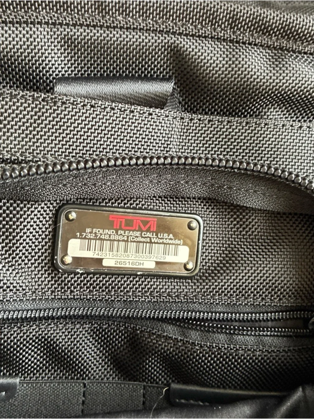 Tumi Alpha Black travel Messenger Bag Multiple Front Pockets laptop sleeve